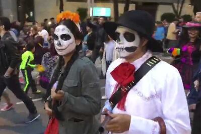 Cientos de catrinas invaden Paseo de la Reforma