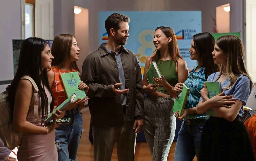 Christopher interpreta a un profesor que es señalado por una alumna. Foto: Vix