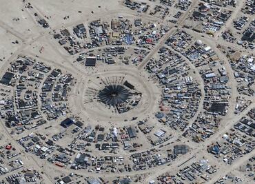 Burning Man: Asistentes narran sus angustiosas caminatas sobre el barro; policía investiga una muerte
