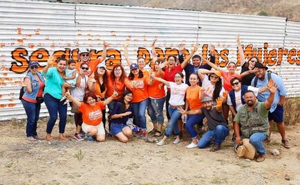 Van por récord Guinness con mural en muro fronterizo de Tijuana
