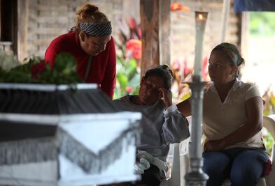 Autoridades federales e indígenas se reúnen en Aquila