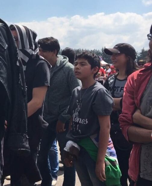 Sabrina sorprende en Knotfest con show de sadomasoquismo