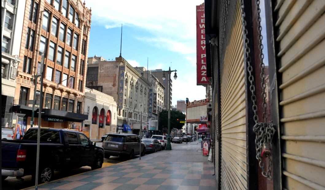 Calles semivacías y negocios cerrados se observan el viernes en Los Ángeles, California, el 13 de junio de 2025, que se prepara para la mega protesta contra las políticas anti migratorias de Donald Trump. Foto: Aimee Melo/EL UNIVERSAL