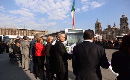 Mancera entrega 74 nuevos autobuses con conexión para USB 