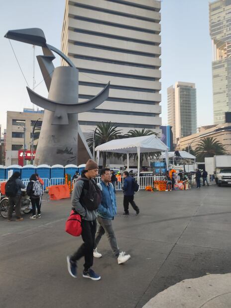 Sobre avenida Juárez hay cortes a la circulación con dirección al Eje Central, debido al desfile de Día de Muertos 2023. Foto: Carolina García / EL UNIVERSAL