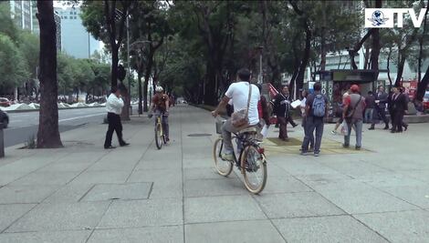 Ciclistas y agentes viales ignoran nuevo reglamento