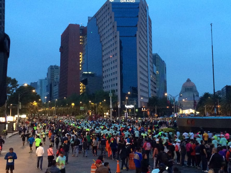 El punto de salida del Medio Maratón de la CDMX (Catalina Díaz/ EL UNIVERSAL)