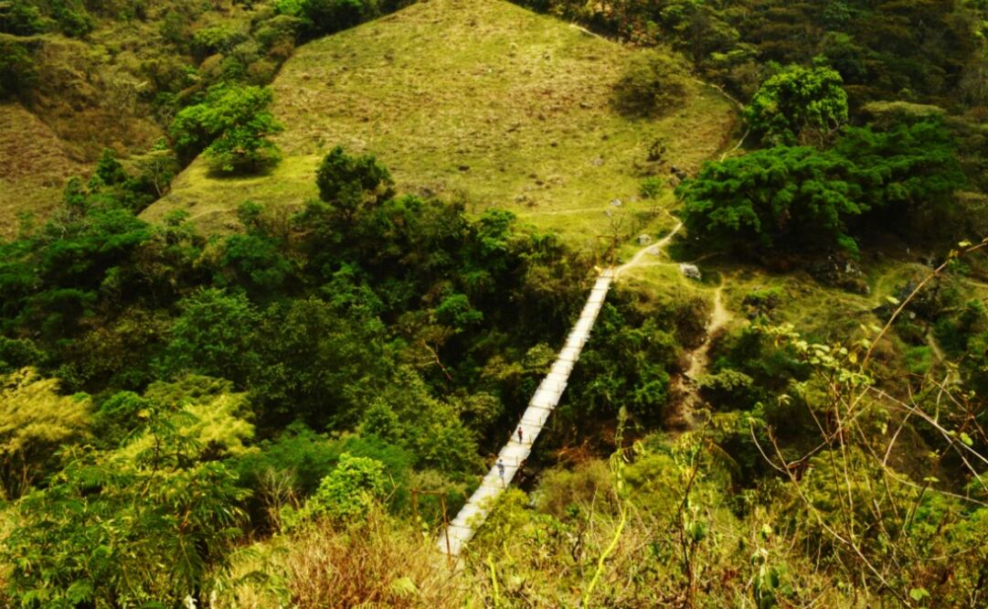 El puente colgante Miguel Hidalgo une a Pahuatlán con Xolotla. (Foto: Cortesía Turismo de Pahuatlán)
