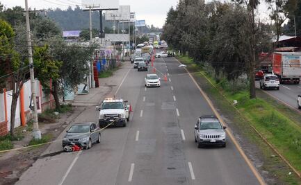 Vehículo arrolla a un motociclista en la carretera Toluca-Tenango; automovilista se dio a la fuga