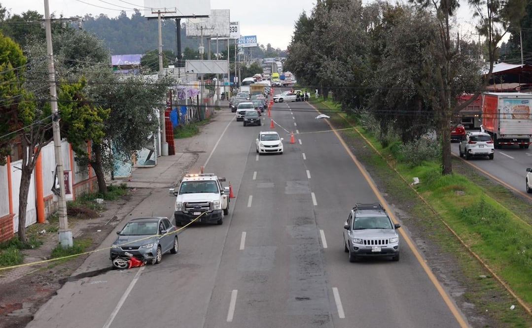 Los hechos sucedieron en el carril de alta velocidad, con dirección a Tenango del Valle, hasta donde llegaron elementos de la Guardia Nacional para abanderar la zona. Foto: Eduardo Alarcón