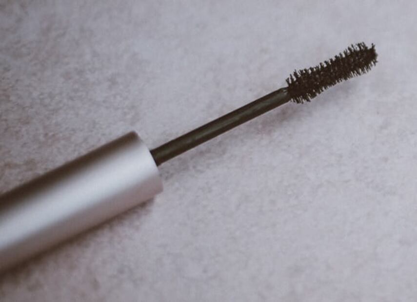 Dile adiós a las canas con tu rímel