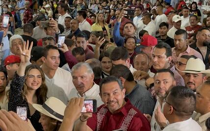Reciben en Ciudad Juárez a Adan Augusto López al grito de “¡presidente, presidente!”