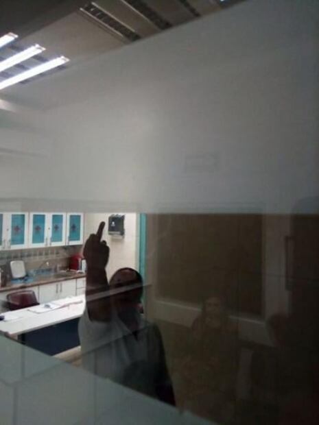 Acusan a enfermera de la Cruz Roja en Sinaloa por hacer una señal obscena