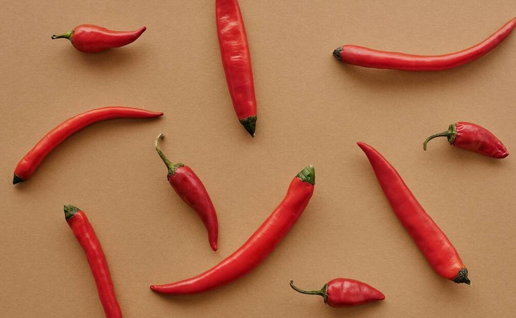 El picante puede empeorar los síntomas de la cruda. Foto: Pexels