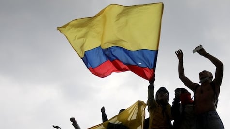 ¿Por qué continúan las protestas en Colombia pese a haber revertido la reforma tributaria?