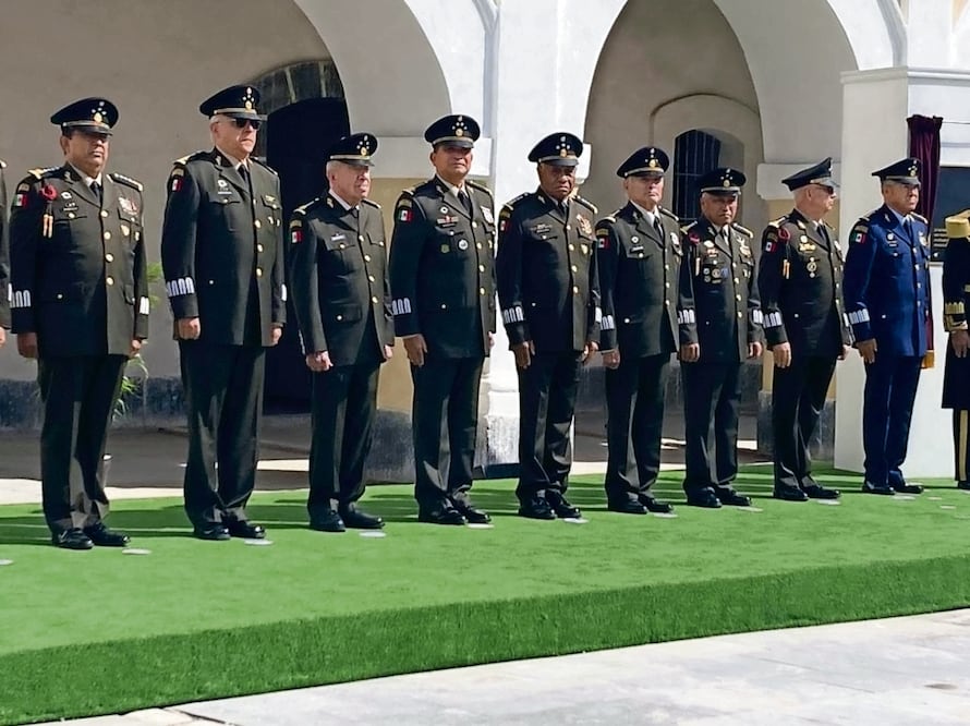 Exsecretarios de Defensa de 4 diferentes sexenios y el actual titular de la Sedena festejaron los 200 años del Colegio Militar en Veracruz. Foto: Daniel Wachauf / El Universal