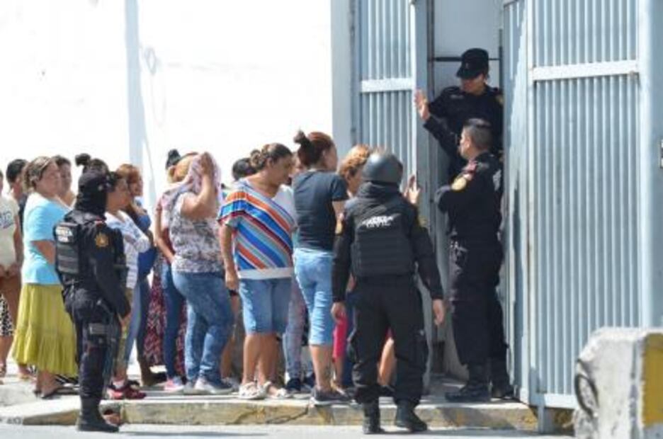 Acusan extorsión en penales de Topo Chico y Apodaca