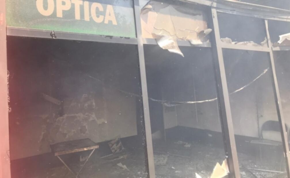 Vandalizan e incendian sede del PRI en Tuxtla Gutiérrez, Chiapas