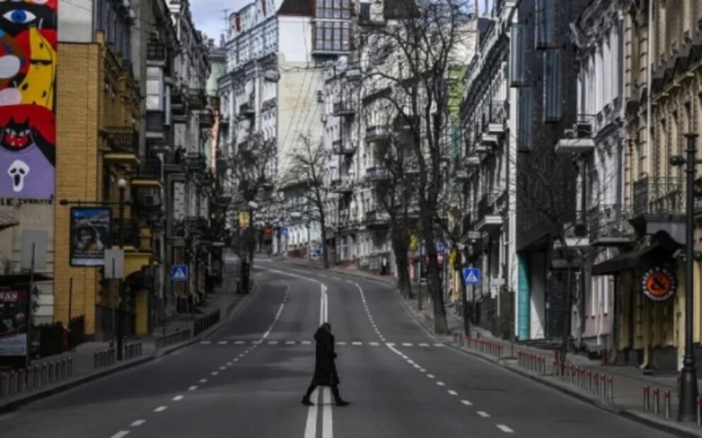 Cuerpos tirados en las esquinas y guerrilla urbana: las calles de Kiev se convierten en una trampa mortal