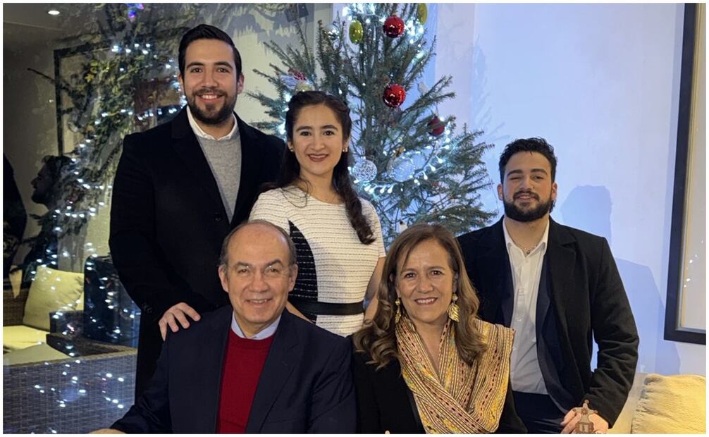 Felipe Calderón y Margarita Zavala junto a sus hijos. Foto: @FelipeCalderon