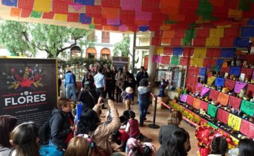 Altar en Bogotá rinde tributo a Arreola y Pitol