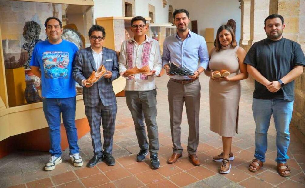 Autoridades de Sahuayo, Michoacán, aseguran que el modelo de huarache copiado por Adidas es de su comunidad (14/08/2025). Foto: Especial