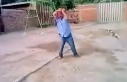 VIDEO: Sujeto amarra a perrito del cuello y le da vueltas en La Ruana, Michoacán
