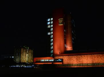 UNAM se ilumina de naranja en contra de la violencia de género