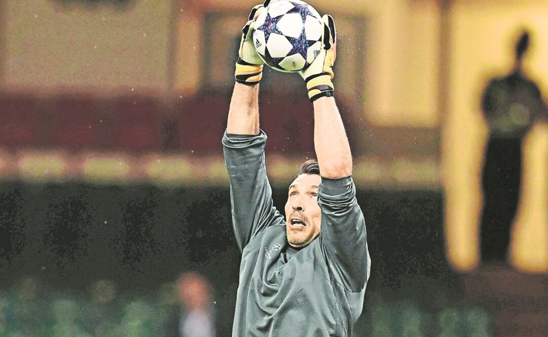 Gianluigi tiene chance de sumar la corona que le hace falta. (JAVIER SORIANO. AFP)