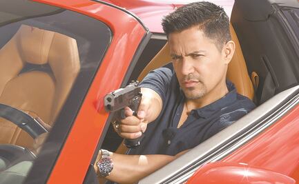 Se sube Jay Hernández al Ferrari de Magnum