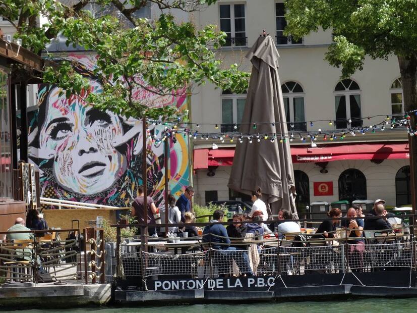 Canal de l’Ourcq, con espacios verdes, bares y restaurantes. Foto: Jeanne Menjoulet. Flickr
