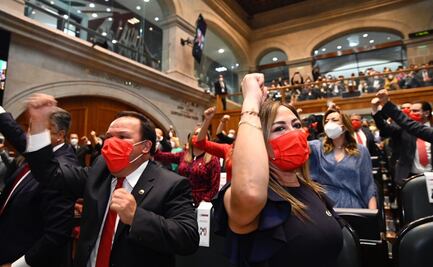 Entre gritos de ¡Viva México! y ¡Viva Morena! concluye 60 Legislatura en Edomex