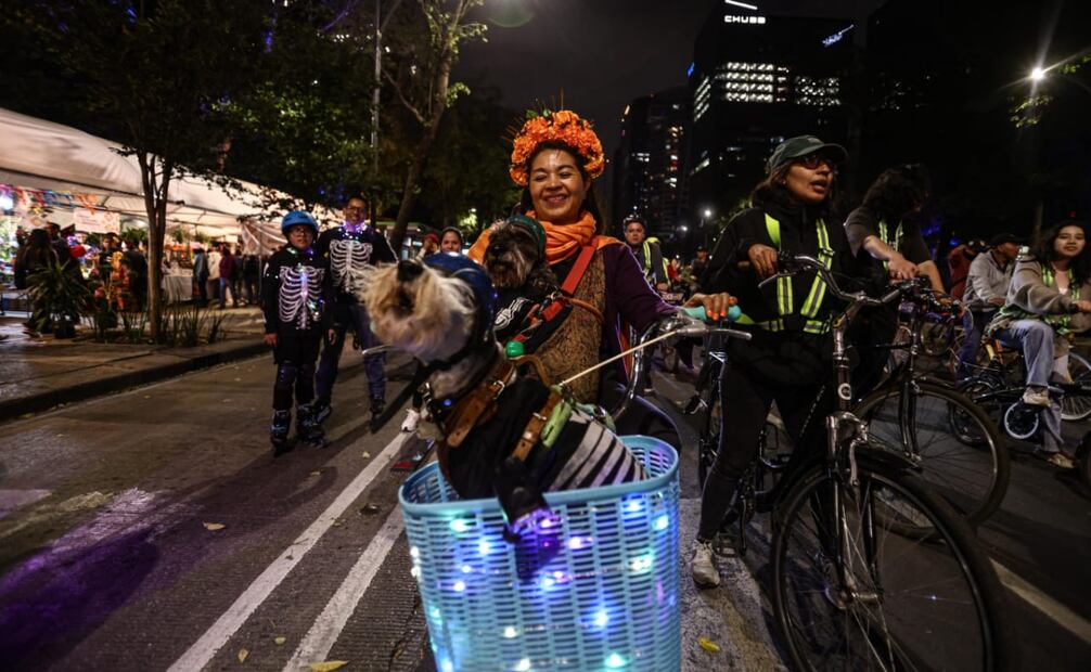 Los lomitos también se reportan a esta rodada nocturna. (26/10/2024) Fotos: Gabriel Pano / El Universal