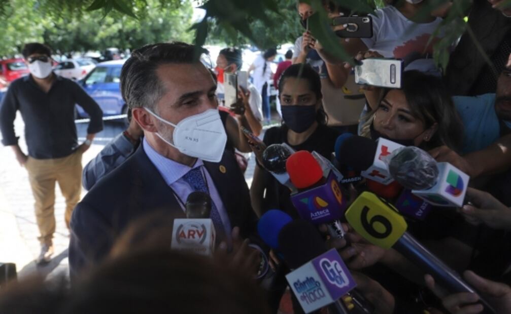 Sergio Mayer acude a identificar el cuerpo de Xavier Ortiz; pide respeto