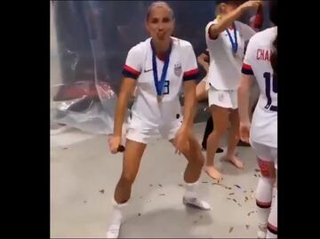 Estados Unidos hace fiesta en el vestuario por el título mundial