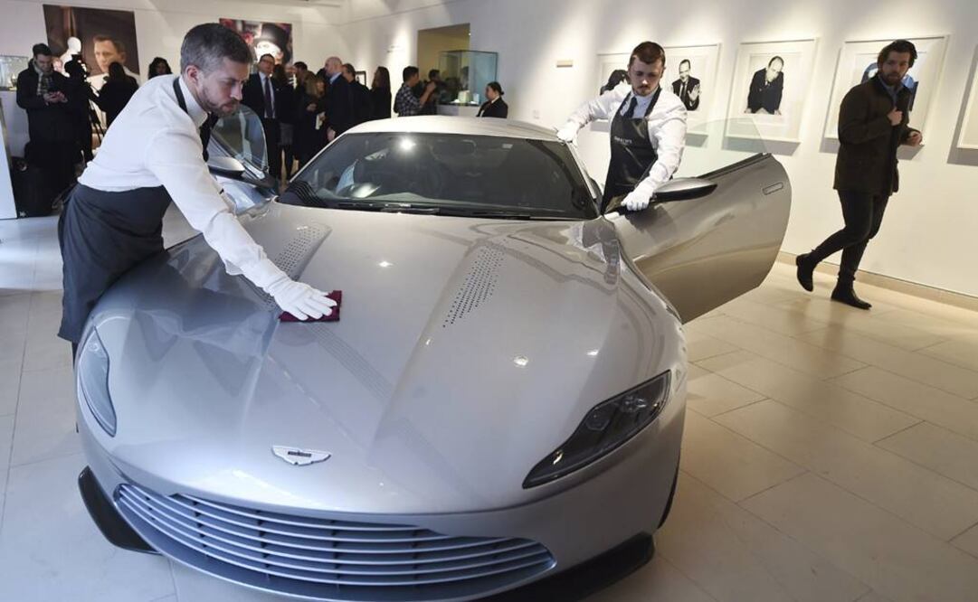 Este Aston Martin DB10, con la matrícula firmada por Craig, tiene un precio estimado de entre 1.4 a 2.1 millones de dólares. (FOTO: EFE)