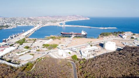 Rompeolas en Salina Cruz con 14 meses de retraso