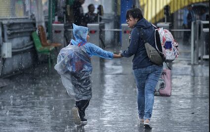 ¡No guardes el paraguas! Lluvias seguirán de fuerte a muy fuerte en CDMX; autoridades emiten aviso especial