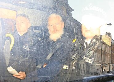 Julian Assange ¿Héroe o villano?