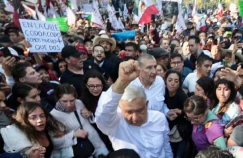 Abraham Mendieta y diputada Andrea Chávez agradecen apoyo de AMLO, tras pleito con Calderón