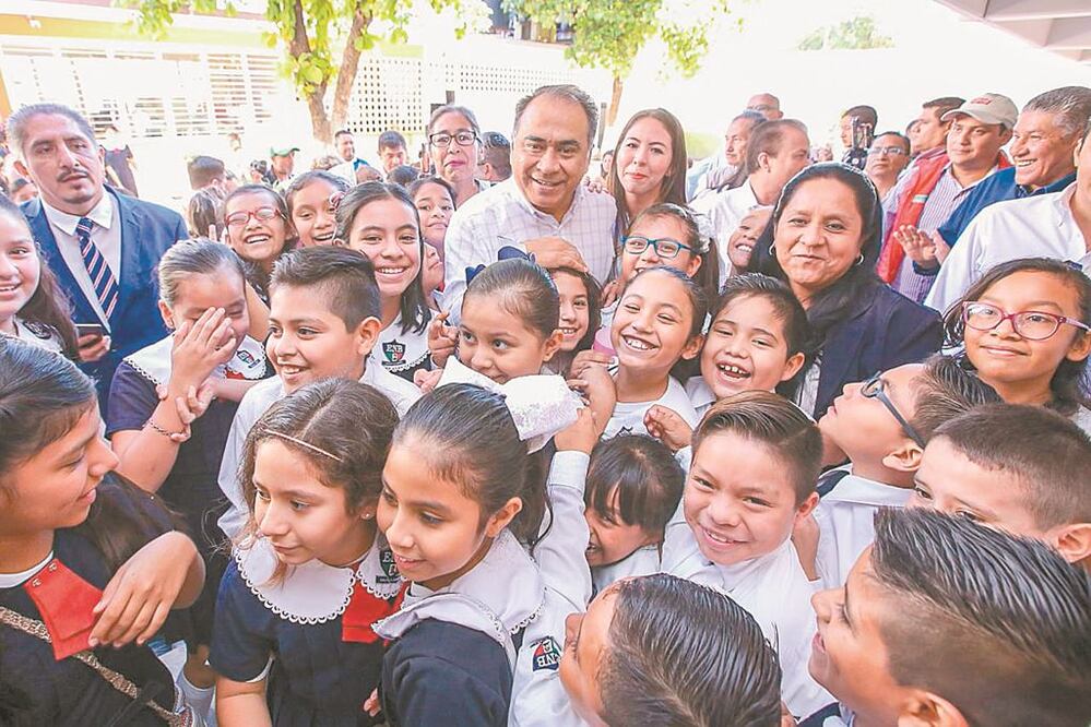 Con la nueva y moderna infraestructura educativa se ha beneficiado a más de 20 mil alumnos, dijo el gobernador del estado, Héctor Astudillo. 