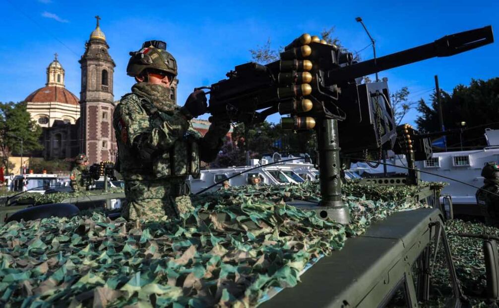 Integrantes de diversos grupos del Ejército Nacional se alistan para el comienzo del Desfile. Foto: Luis Camacho / EL UNIVERSAL