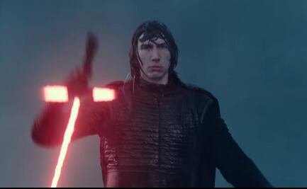 Un fan de Star Wars disfrazado de Kylo Ren acosa a Adam Driver en un hotel