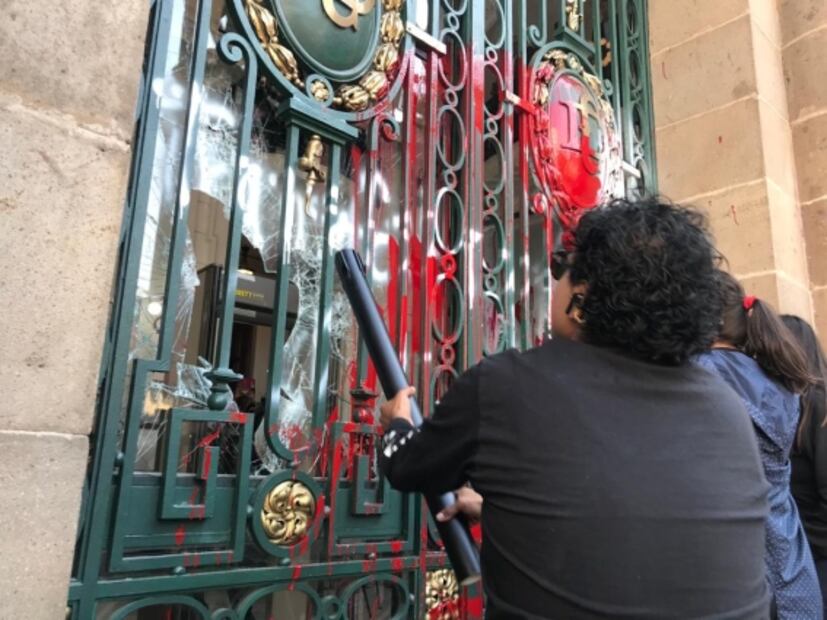 Mujeres trans protestan y entran a la fuerza al Congreso CDMX VIDEO