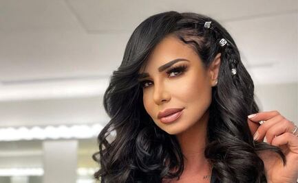 Lis Vega usa el microtop negro más en tendencia esta temporada