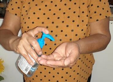 Ella es Lupe Hernández, la latina que creó el gel antibacterial en 1966