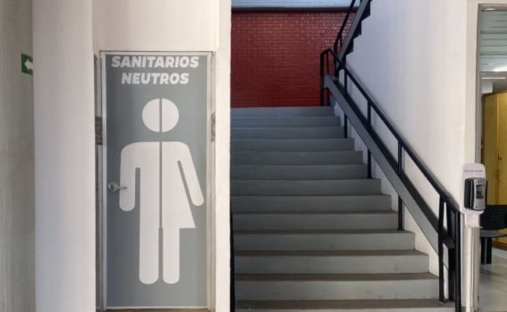 Facultad de Medicina de la UNAM inaugura los primeros baños neutros