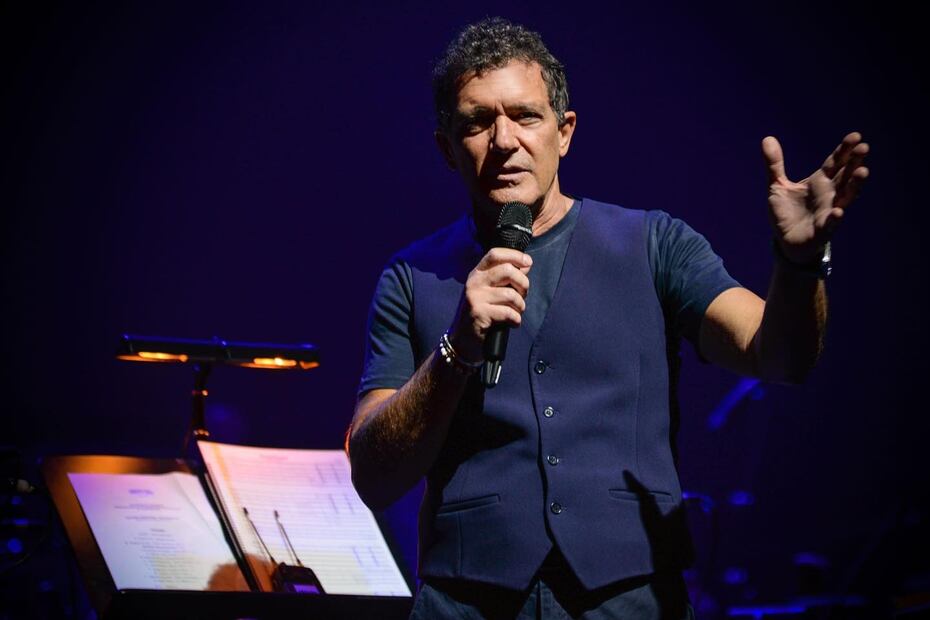 Antonio Banderas posando. Fuente: Instagram @antoniobanderas