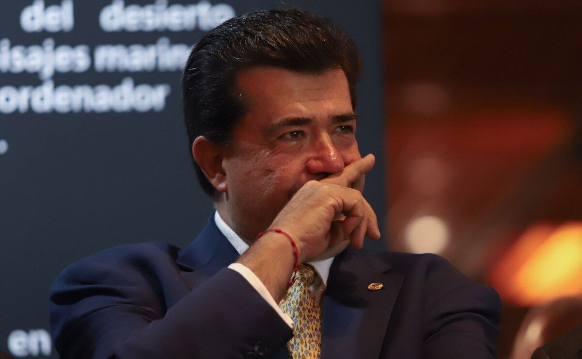 El diputado de Morena, Pedro Haces, durante la inauguración de la exposición en la Cámara de Diputados el pasado 9 de diciembre. Foto: Daniel Augusto/ Cuartoscuro