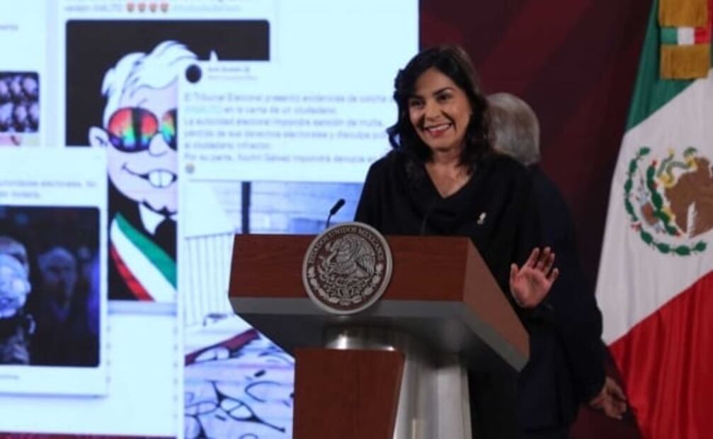García Vilchis adorna su outfit con un "AMLITO"; critica prohibición del TEPJF